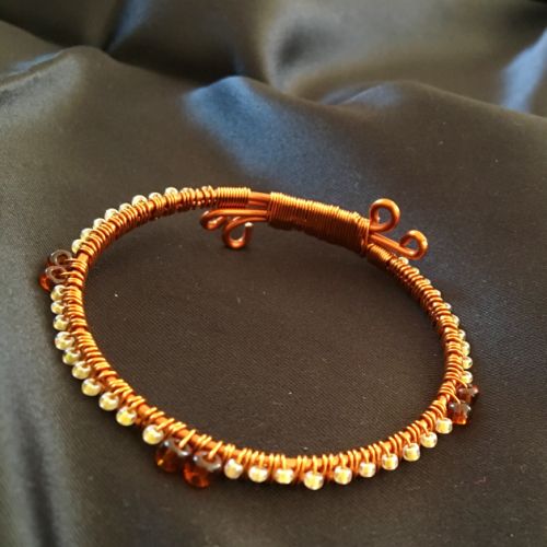 Bracelet simple-cuivre verni, perles de rocaille-10 euros -envoi possible