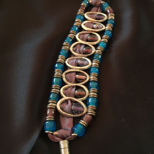Bracelet bleu et violet-perles de verre et métal, ruban taffetas-32 euros-envoi possible