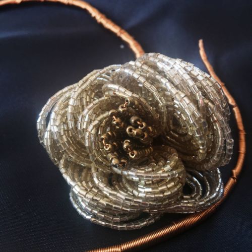 Collier rose dorée-perles de rocaille et cuivre verni-55 euros-envoi possible