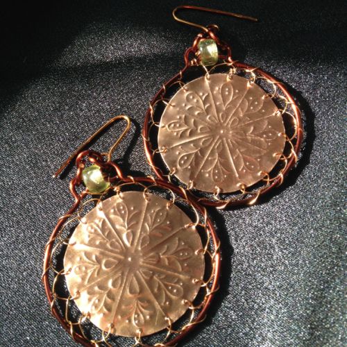 Boucles d'oreilles en cuivre et perles de verre-Vendu