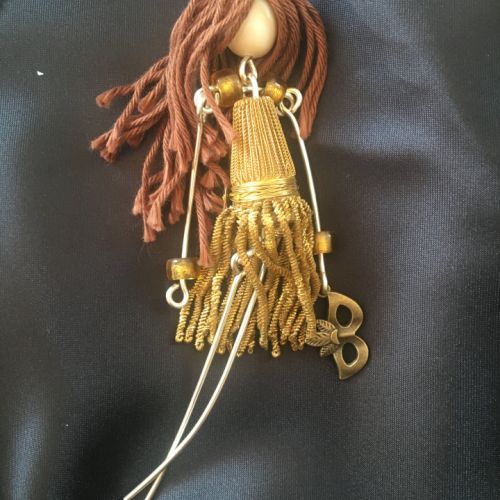 Pendenti poupée dorée-passementerie ancienne, perles de verre, cuivre argenté, fil de coton-25 euros
