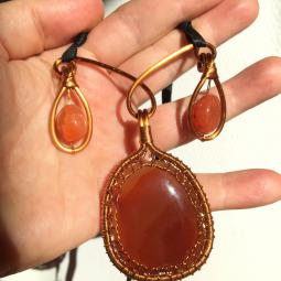 collier cornaline-perles et pierre cornaline, ruban coton ciré, cuivre verni-52 euros-envoi possible