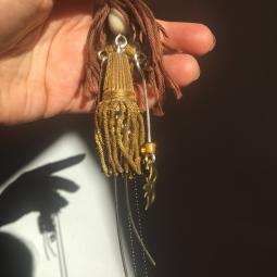 Pendenti poupée dorée-passementerie ancienne, perles de verre, cuivre argenté, fil de coton-25 euros